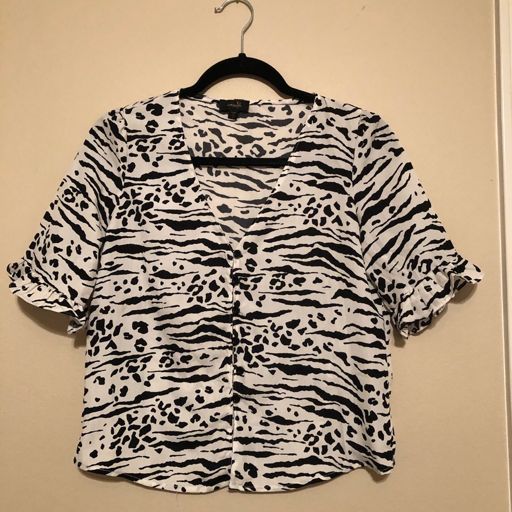 Black and White Ruffle Sleeve Top